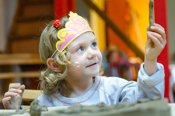 Warsztaty rzeźby dla dzieci z domu dziecka